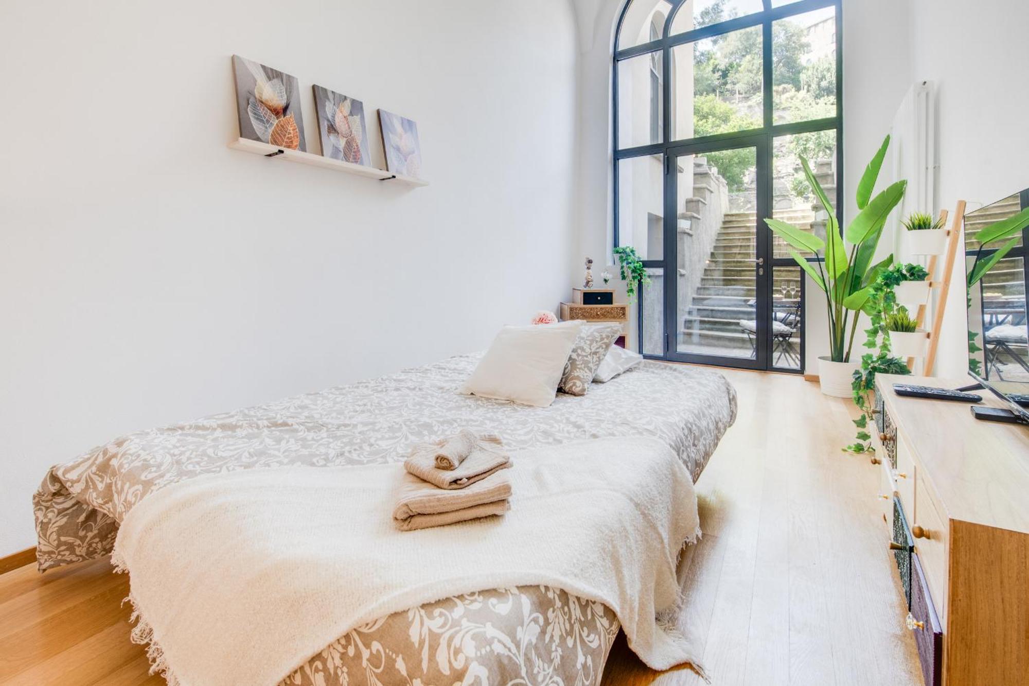 Easylife Swiss - Luxurious Garden Retreat In Castel Grande, Pergola & Historic Charm X6 * Canton de Bellinzone